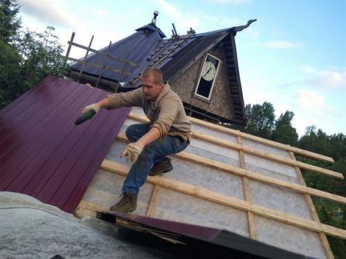 Сегодня я расскажу как покрыть крышу профнастилом. 08