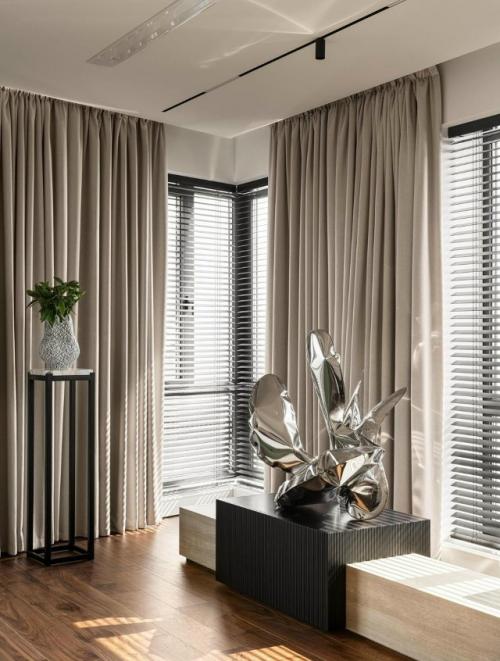 Архитекторы проекта от Planka Buro создали интерьер для семьи из трёх человек, где каждая зона продумана до мелочей. 08