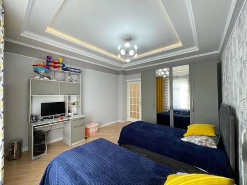 Купили 2-х уровневый дом с дизайнерским ремонтом в стиле неоклассика за 190 000$. 02