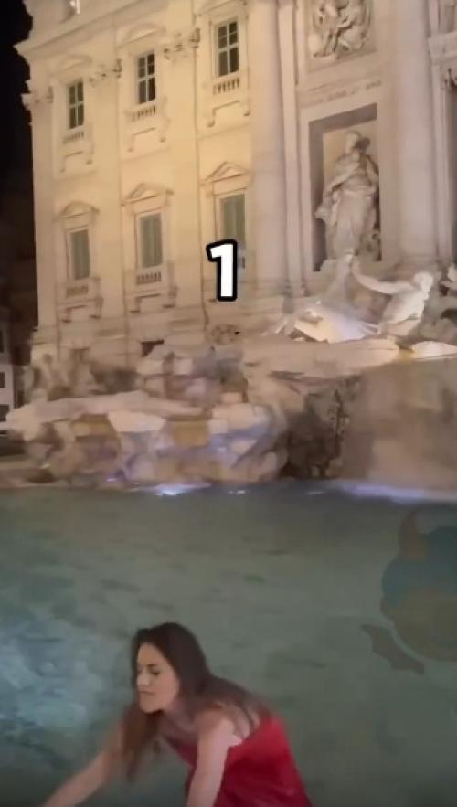 Девушка в красивом платье решила, что ради эффектного видео можно и в фонтан треви нырнуть. 01