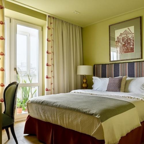 Интерьер квартиры. Архитектурные детали, такие как плинтусы, молдинги и карнизы, придают интерьеру элегантность и изысканность. 03