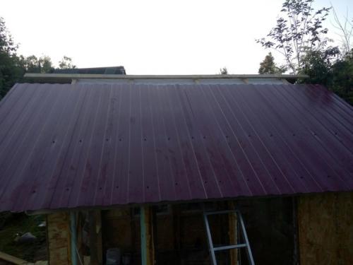Сегодня я расскажу как покрыть крышу профнастилом. 03