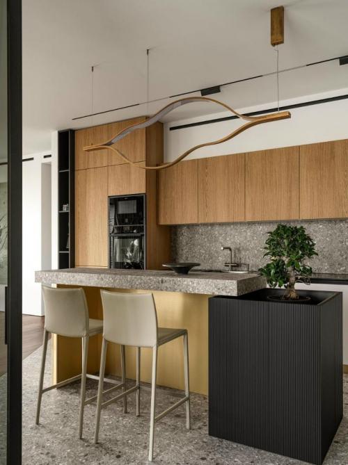 Архитекторы проекта от Planka Buro создали интерьер для семьи из трёх человек, где каждая зона продумана до мелочей. 05