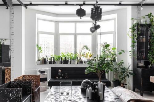 Современная студия в сталинском доме: квартира дизайнера Анны Сажиновой. 02