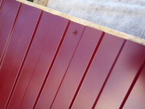 Сегодня я расскажу как покрыть крышу профнастилом. 05