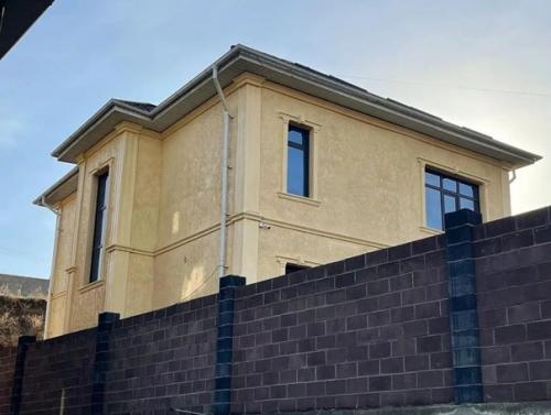 Купили 2-х уровневый дом с дизайнерским ремонтом в стиле неоклассика за 190 000$. 09