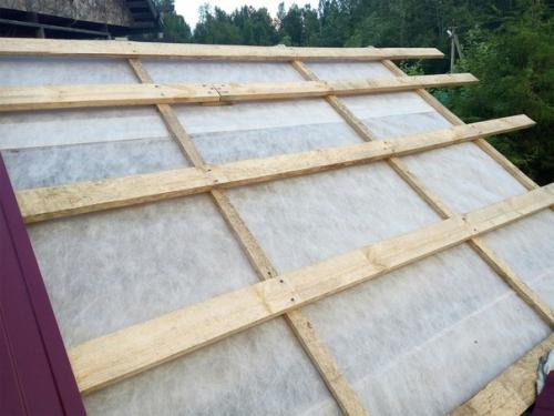 Сегодня я расскажу как покрыть крышу профнастилом. 01