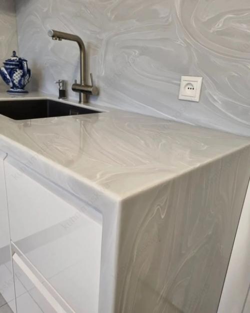 А это наша новая кухня в глянце. 06