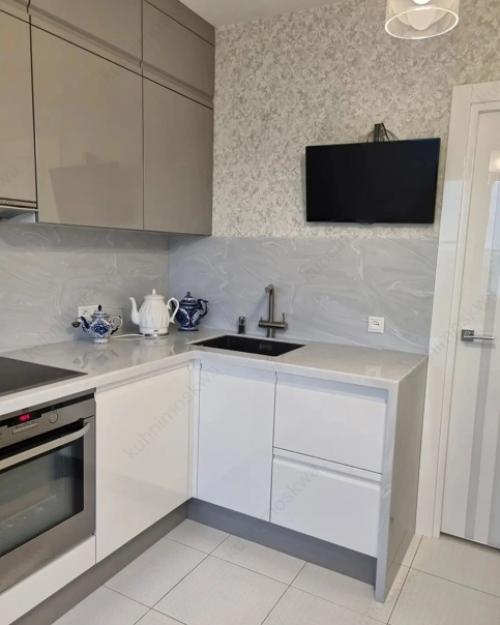 А это наша новая кухня в глянце. 09