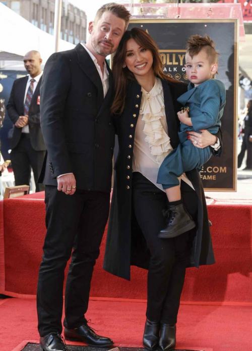 Маколей калкин признался, что его маленькие сыновья до сих пор не догадываются, что их папа - тот самый Кевин из Один Дома. 01