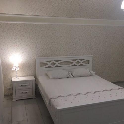 Отводя помещение мансарды под спальню, нужно понимать, что теперь она становится жилым помещением, поэтому потребует качественного обустройства. 06