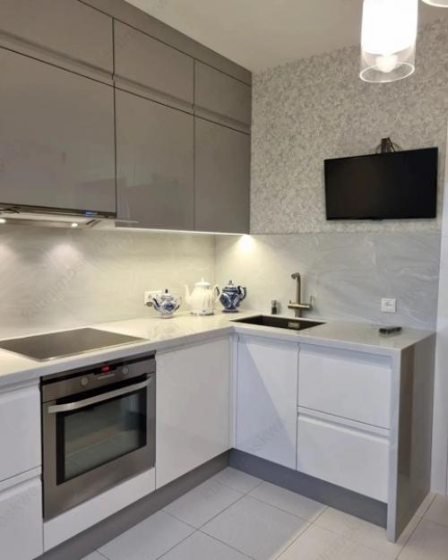 А это наша новая кухня в глянце. 01