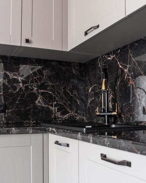 Красивая и функциональная кухня после монтажа. 01