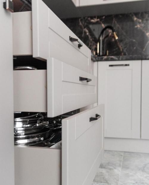 Красивая и функциональная кухня после монтажа. 02