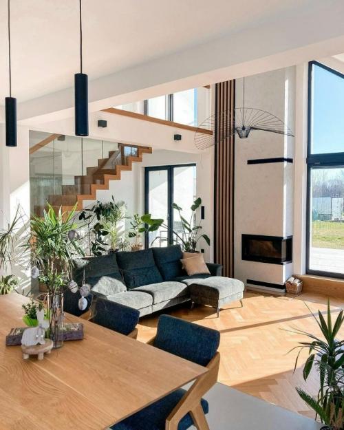 Стильное оформление загородного дома строится на ощущении простора, света и гармонии с природой.  