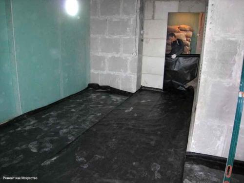 Мы кладем черновые полы. 03