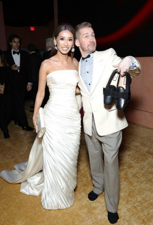 Маколей калкин признался, что его маленькие сыновья до сих пор не догадываются, что их папа - тот самый Кевин из Один Дома. 02