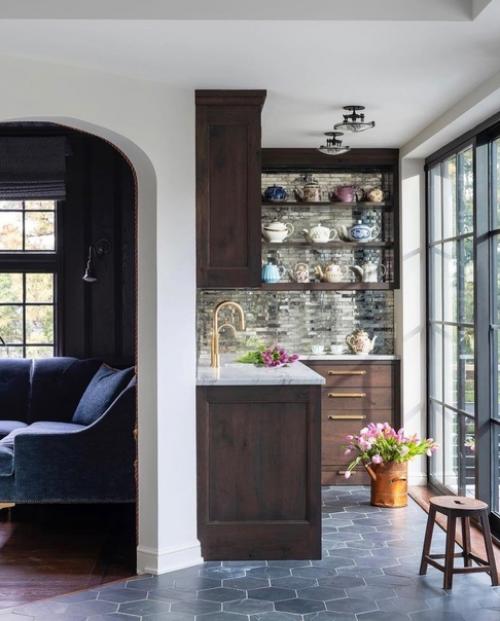 Окна, цвета и детали - кажется, что в этом пространство идеально все. 04