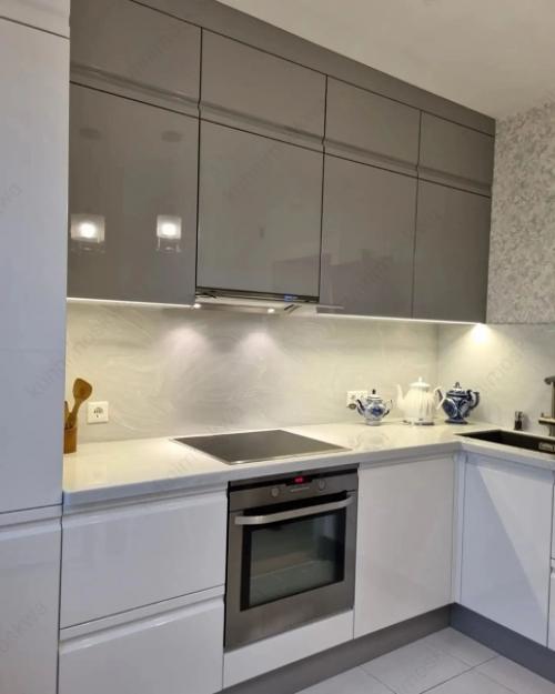 А это наша новая кухня в глянце. 02