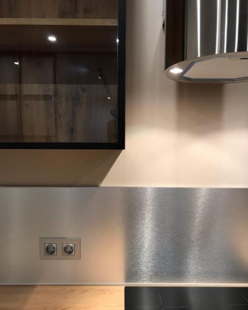 Даже небольшая кухня заслуживает быть стильной, уютной и функциональной. 03