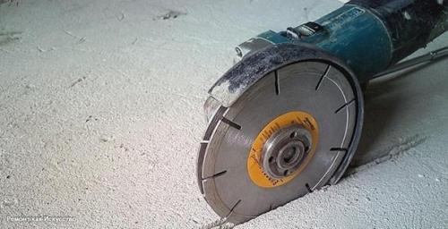 Штробление стен. Электропроводка - это один из самых ответственных этапов ремонта, к которому нужно подходить со всей осторожностью. 04 Штробление стен. Электропроводка - это один из самых ответственных этапов ремонта, к которому нужно подходить со всей осторожностью. 04