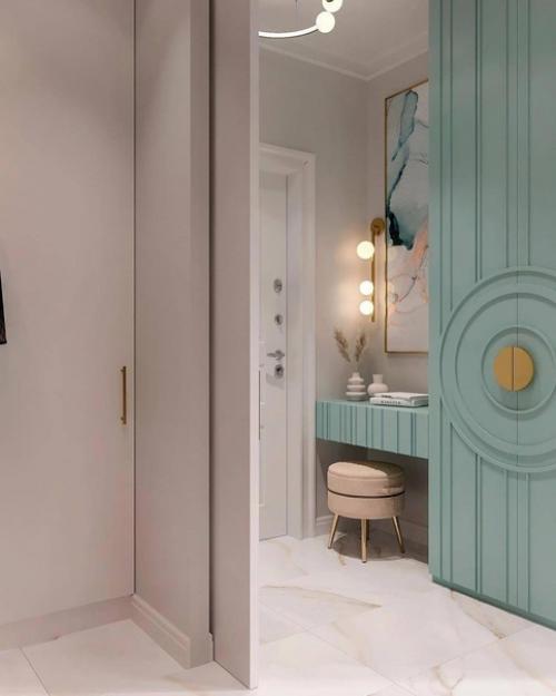 Как вам этот дизайн нежной прихожей в цвете Тиффани с продуманной и большой системой хранения? 05