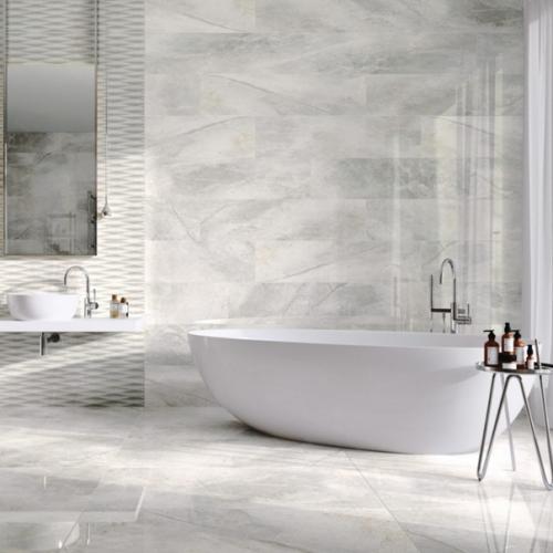 Очень интересно выглядит ванная, в которой камень играет главную роль - особенно если добавить черные смесители, отделку и аксессуары. 02