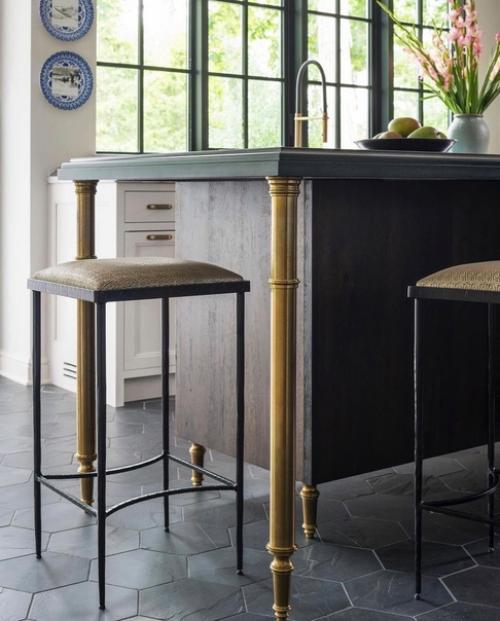 Окна, цвета и детали - кажется, что в этом пространство идеально все. 02