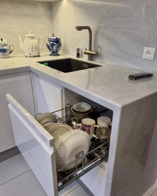 А это наша новая кухня в глянце. 07