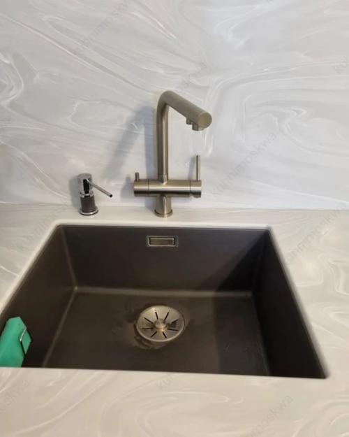 А это наша новая кухня в глянце. 05