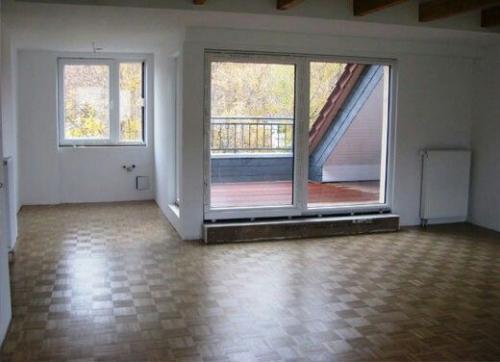 Продолжением слухового окна может стать балкон в скате крыши. 03