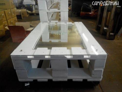 Знакомому мебель из поддонов в загородный доме сделал. 02