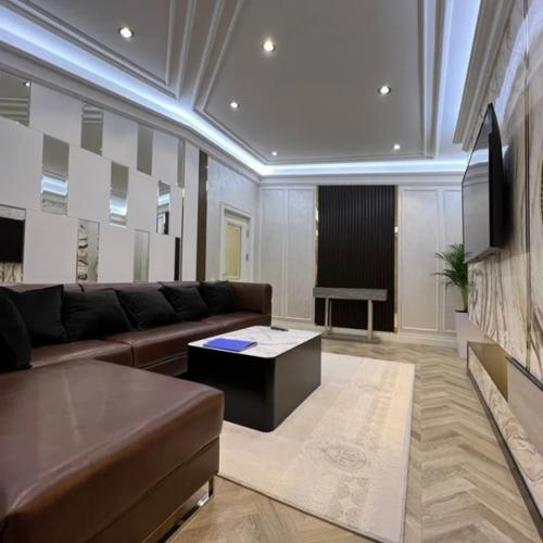 Кирпич, площадь 80 м 2, новостройка 2020 года. 01