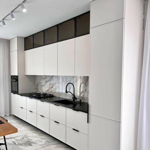 Наша кухня сразу после капитального ремонта и монтажа гарнитура. 09