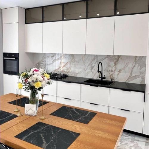 Наша кухня сразу после капитального ремонта и монтажа гарнитура. 01