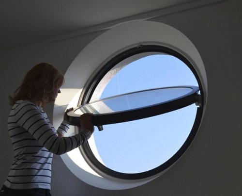 Среднеподвесное окно - необычное и свежее решение для мансарды или загородного дома. 01