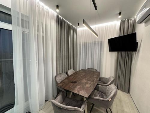 100 кв.  м под дальнейшую аренду. 03