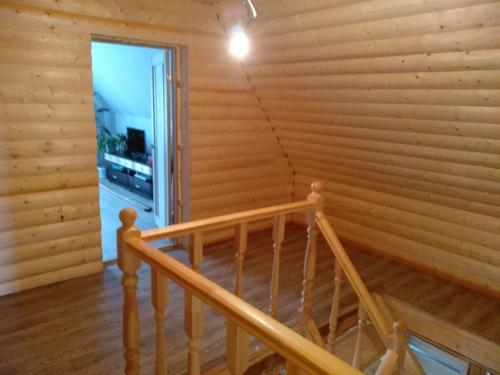 Отделка холла на 2 этаже блок - хаусом. 04