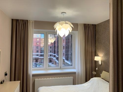 Закончили ремонт.  Комната небольшая и было необходимо спальное место. 07