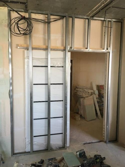 Двери - купе - это современное и практичное решение, которое позволяет аккуратно зонировать пространство и экономить место. 01