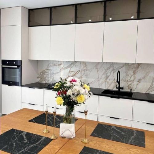 Наша кухня сразу после капитального ремонта и монтажа гарнитура. 03