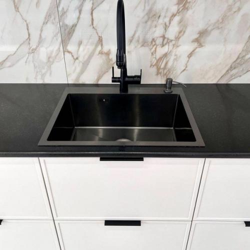 Наша кухня сразу после капитального ремонта и монтажа гарнитура. 05