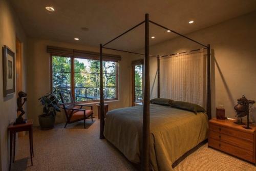 Некоторые из знаменитостей предпочитают уединенные коттеджи в горах. 03