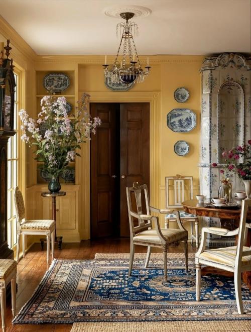 Необычный интерьер загородного дома - это пространство с характером, в котором отходят от шаблонных решений и делают ставку на индивидуальность.  