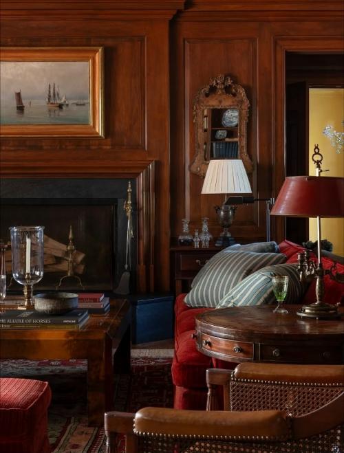 Необычный интерьер загородного дома - это пространство с характером, в котором отходят от шаблонных решений и делают ставку на индивидуальность. 04