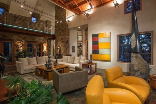 Некоторые из знаменитостей предпочитают уединенные коттеджи в горах. 05