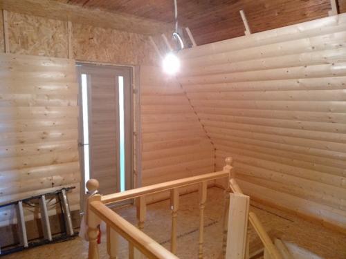 Отделка холла на 2 этаже блок - хаусом. 02