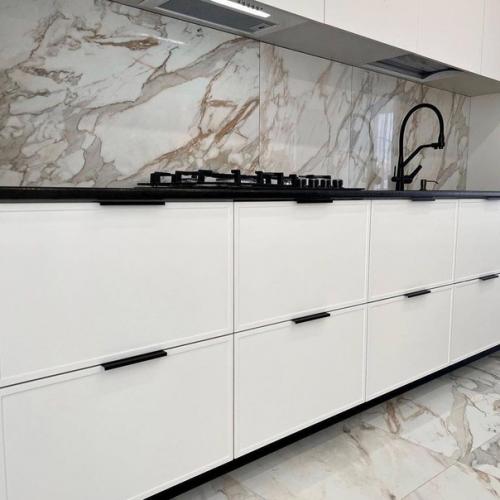 Наша кухня сразу после капитального ремонта и монтажа гарнитура. 08