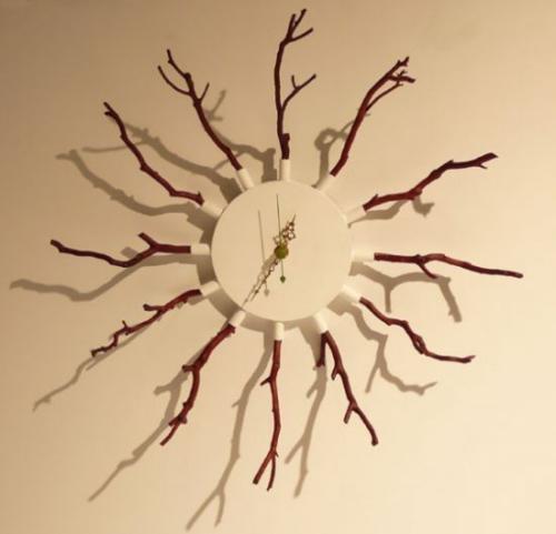 Часы давно перестали быть просто утилитарным предметом: часто это украшение интерьера. 02