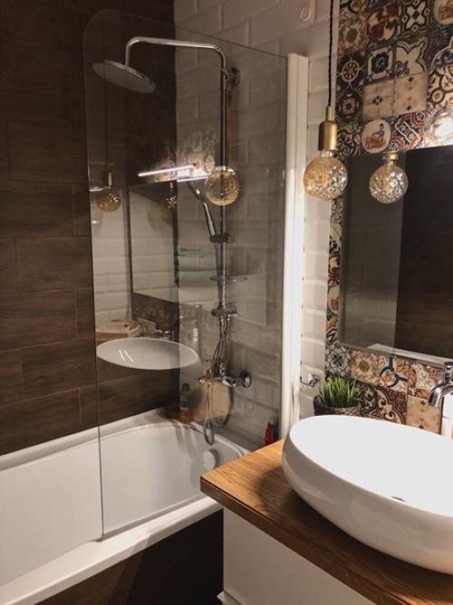 Совмещенный санузел.  Весь дизайн продумали сами. 01